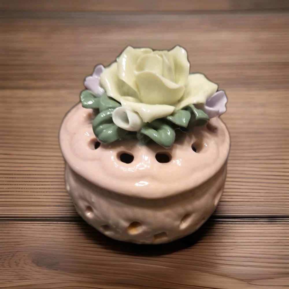 Ceramic Pink Woven Basket‎ Trinket Box with Flowers - Lilac Buds & White Rose